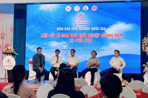 Các diễn giả tham gia tại diễn đàn. (Ảnh: Thùy Linh).