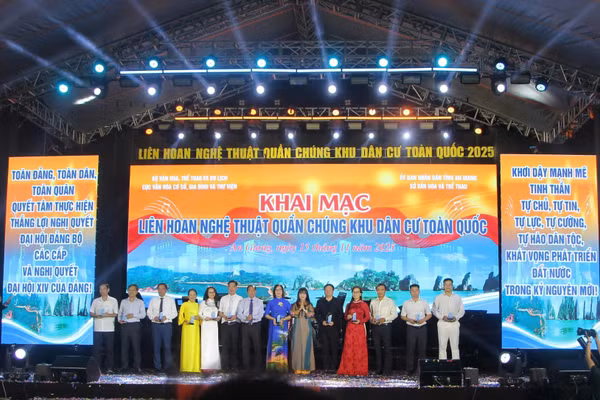 12 đoàn nghệ thuật quần chúng Khu dân cư tham dự Liên hoan toàn quốc năm 2025. Ảnh: Trọng Nhân.