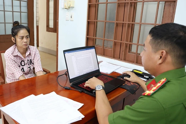  Đặng Anh Lộc khai nhận tại cơ quan Công an. Ảnh: Tiến Tầm.