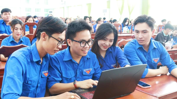 Sinh viên Trường Đại học Kiên Giang đẩy mạnh các hoạt động nâng cao năng lực số. 