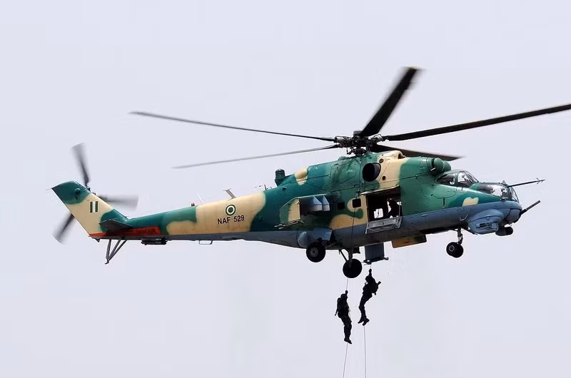 Mil Mi-24 Hind (1969): Trực thăng vừa chở quân vừa tấn công—không có đối trọng trực tiếp ở phương Tây. Dễ đóng kiện vận chuyển, lắp ráp tại chỗ; chiến đấu khắp cuối thế kỷ 20–21. Dù đã già, vẫn phục vụ rộng rãi toàn cầu. diem-danh-10-chien-binh-thep-khong-chiu-roi-bau-troi-6.jpg