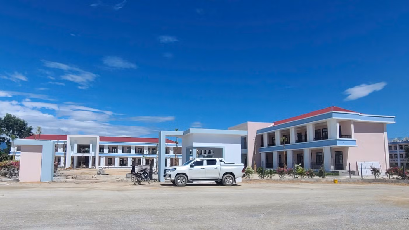 Trường Phổ thông nội trú liên cấp Tiểu học và THCS Hương Khê.
