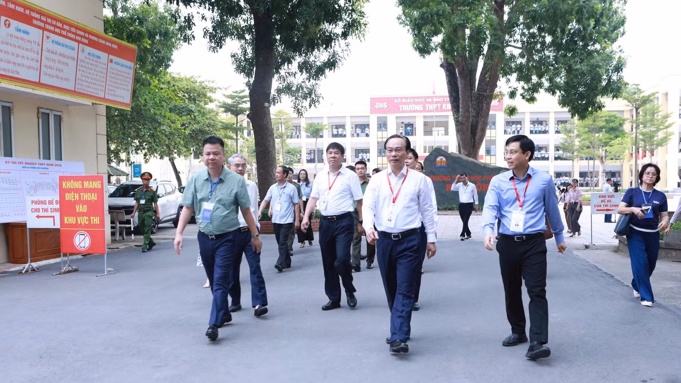 Bộ trưởng Hoàng Minh Sơn: Không chủ quan, đặt quyền lợi chính đáng của thí sinh lên hàng đầu