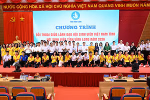 Đại biểu chụp ảnh lưu niệm tại chương trình.