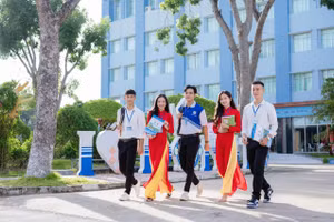 Sự tự tin của thế hệ trẻ là thành quả của một nền giáo dục đổi mới, lấy người học làm trung tâm. Trong ảnh là sinh viên Trường ĐH Đồng Tháp. 