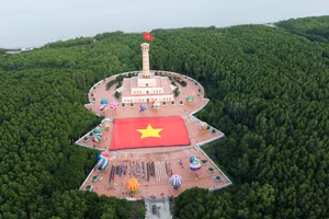 Lá cờ hơn 2.000m2 đạt Kỷ lục Việt Nam.