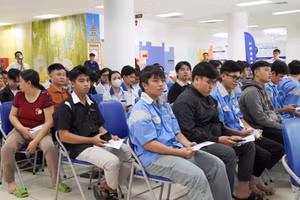 Phiên giao dịch việc làm tại TP Cần Thơ. Ảnh: TTDVVL Cần Thơ.