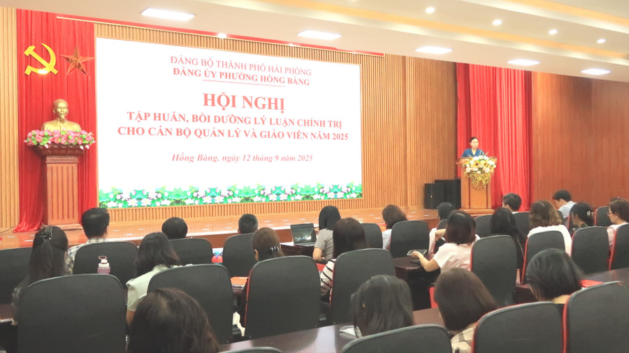 Chương trình tập huấn tổ chức tại Trung tâm Chính trị phường.
