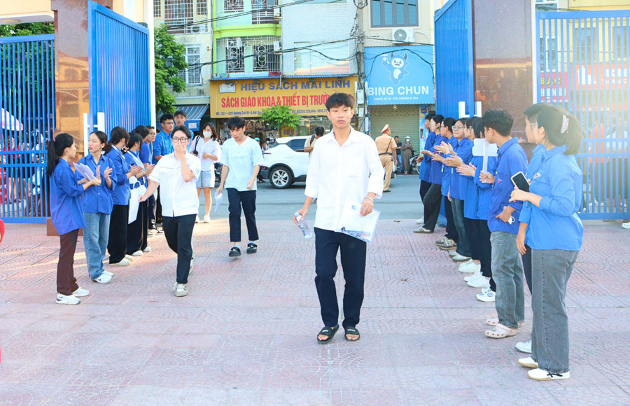 Thí sinh tại điểm thi Trường THPT Trần Nguyên Hãn. tnthpt.jpg