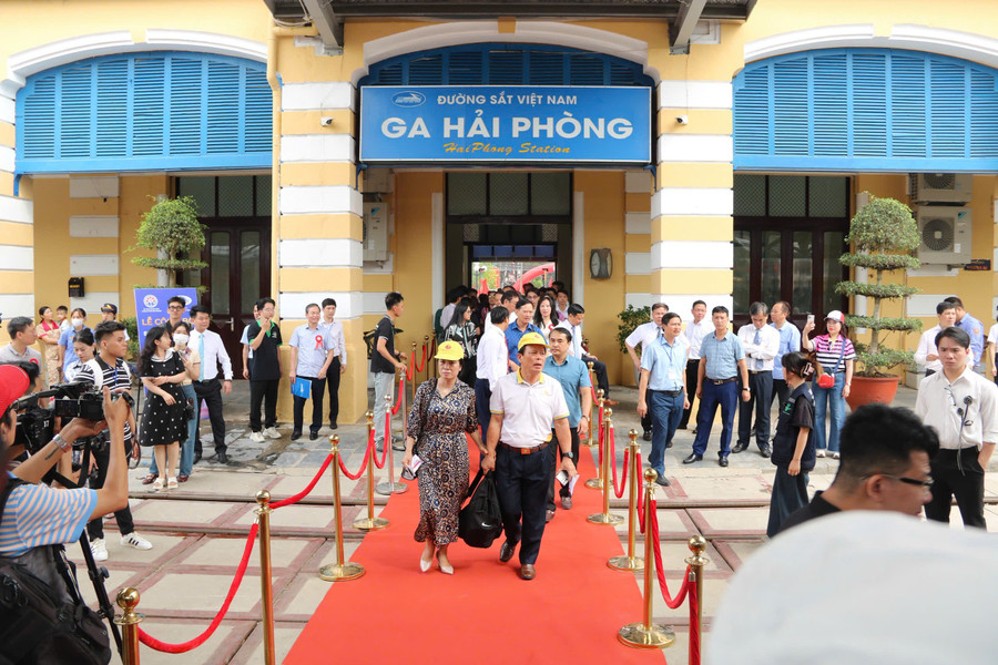 Ga Hải Phòng được xây dựng từ năm 1902, là một trong những nhà ga cổ kính và có giá trị lịch sử bậc nhất của ngành đường sắt. ga-hp3.jpg