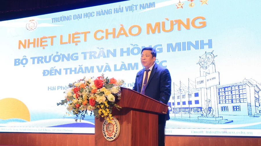 Bộ trưởng Trần Hồng Minh phát biểu tại buổi làm việc với Trường Đại học Hàng hải Việt Nam.