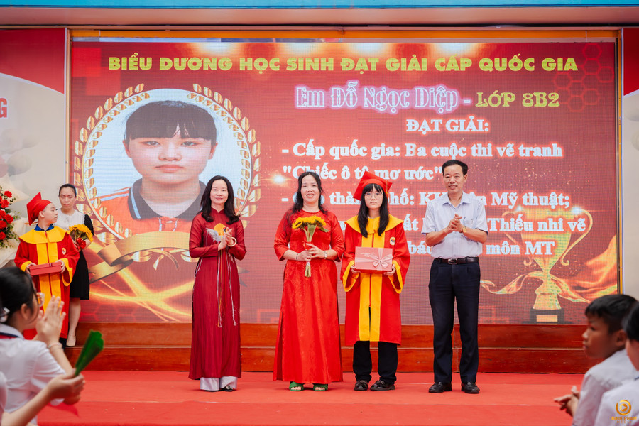 Học sinh đạt thành tích cao trong học tập được biểu dương, khen thưởng. thcs-hoang-dieu3.jpg