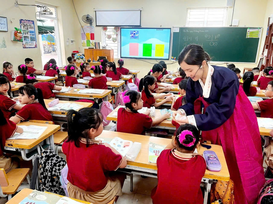 Giờ học tiếng Hàn Quốc tại Trường Tiểu học An Dương, quận An Dương, TP Hải Phòng.