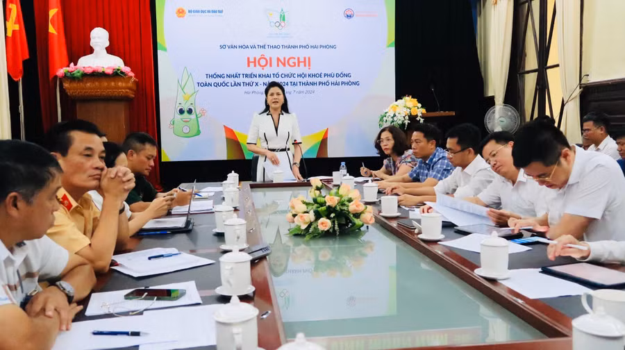 Bà Trần Thị Hoàng Mai - Giám đốc Sở Văn hóa và Thể thao chủ trì Hội nghị.