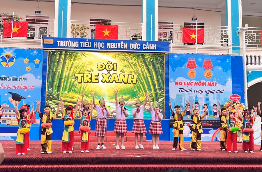 Các đội thể hiện tài năng trong phần thi.