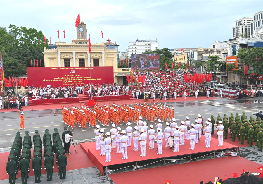 Lực lượng vũ trang, các khối đoàn thể, quần chúng tham gia chương trình. dieu-hanh2-6812.jpg