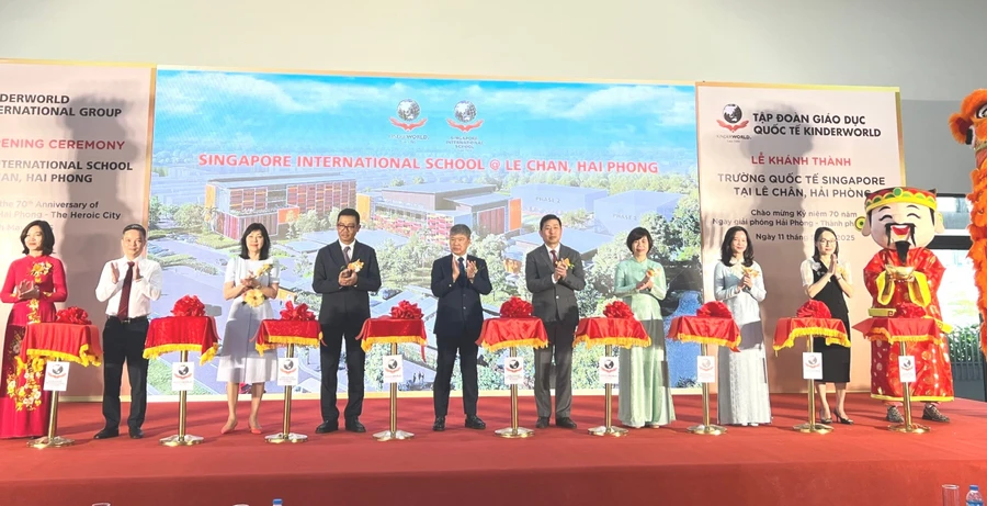 Lễ cắt băng khánh thành dự án Trường Quốc tế Singapore.
