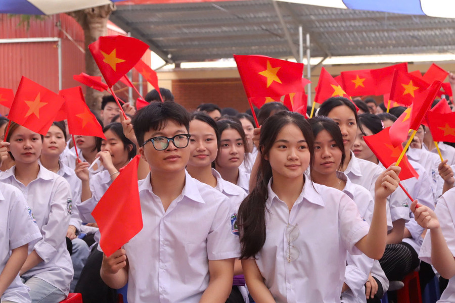 Học sinh Trường THPT Kiến Thuỵ hân hoan hướng về những ngày Kỷ niệm trọng đại của đất nước và thành phố.