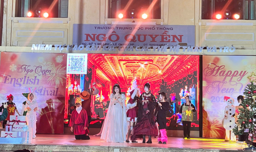 Những cung bậc cảm xúc tình yêu thương của một mùa Noel ấm áp với học sinh THPT Ngô Quyền.