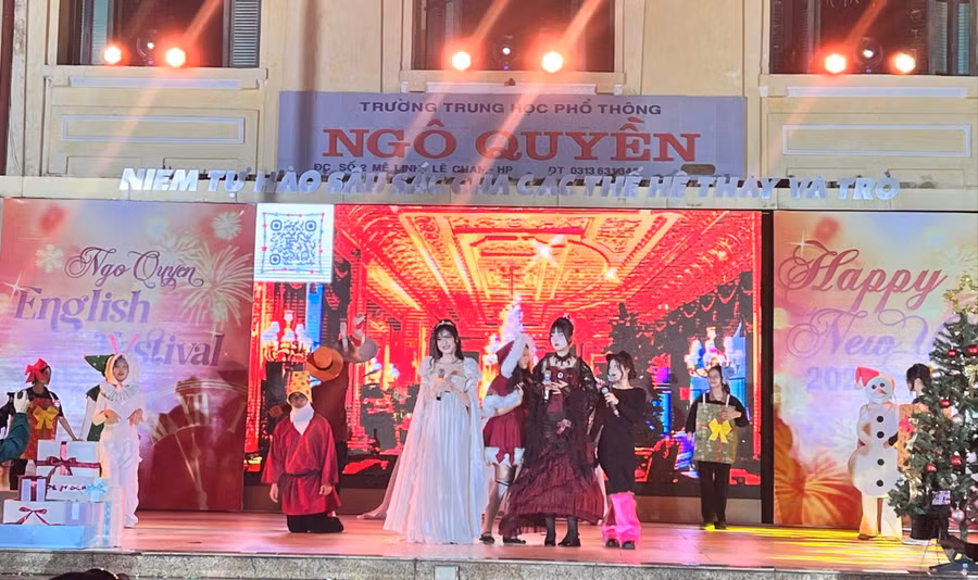 Những cung bậc cảm xúc tình yêu thương của một mùa Noel ấm áp với học sinh THPT Ngô Quyền.