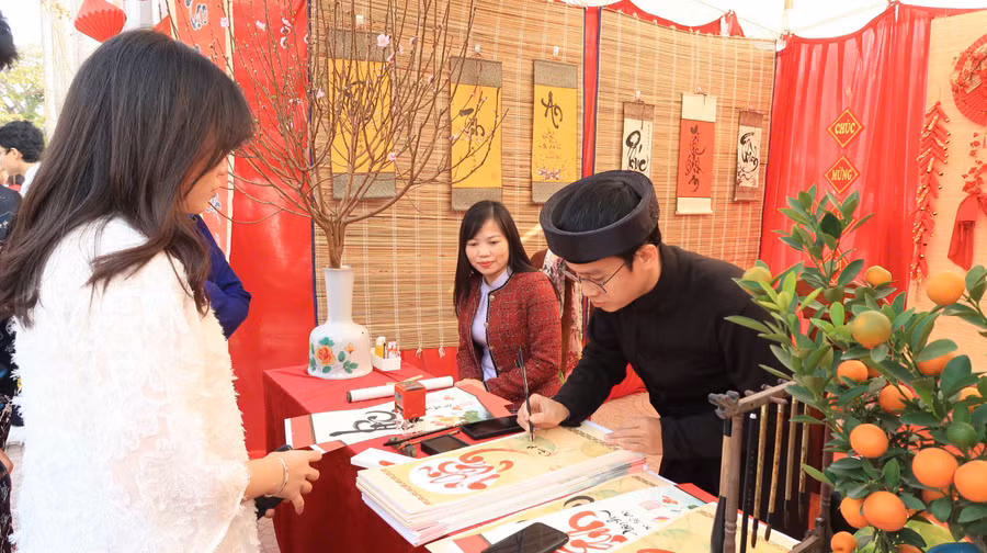 Gian hàng Thư pháp tại Trường THPT An Dương, quận An Dương, TP Hải Phòng.