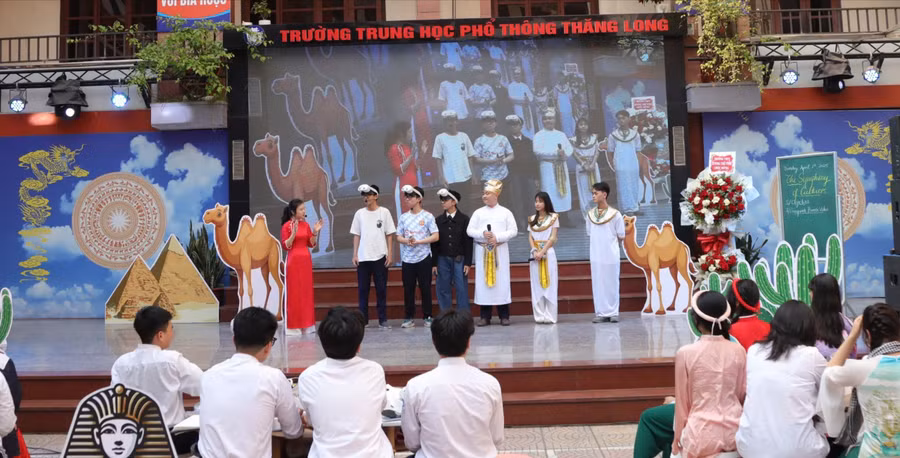 Giờ dạy minh hoạ môn tiếng Anh tại Trường THPT Thăng Long.