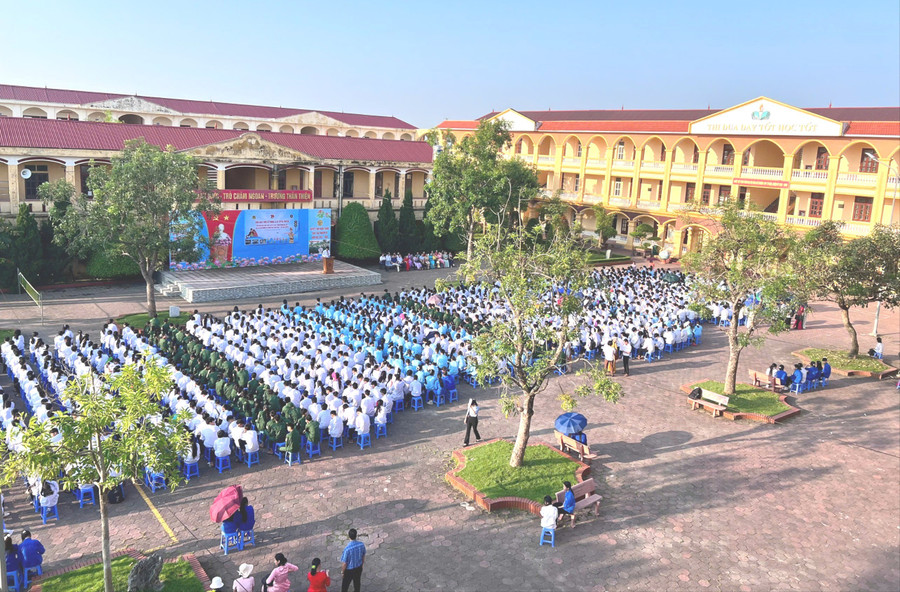 Khuôn viên Trường THPT Tô Hiệu.