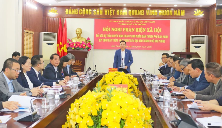 Ông Đào Trọng Đức - Chủ tịch Uỷ ban Mặt trận Tổ quốc Việt Nam TP Hải Phòng chủ trì hội nghị.