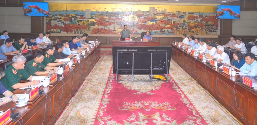 Quang cảnh buổi làm việc chiều tối ngày 8/9.