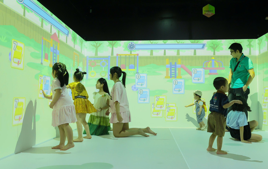 Không gian lớp học với công nghệ thực tế ảo Cube Thinking của Hàn Quốc.