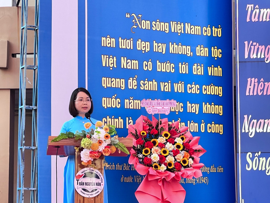 Bà Hoàng Thị Phương Thảo, Hiệu trưởng Trường THPT Trần Nguyên Hãn. 10-10-chuyen-de6.jpg