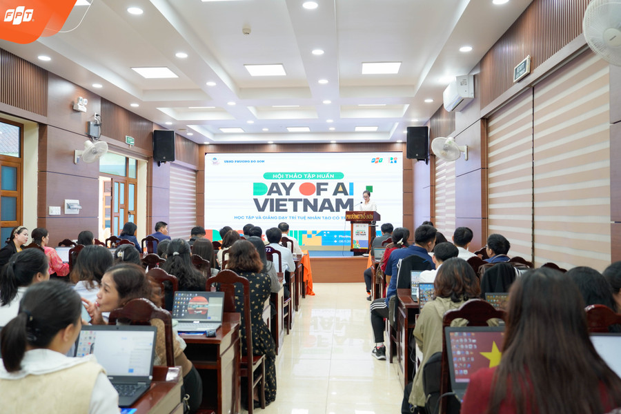 Toàn cảnh Hội thảo tập huấn Day of AI.