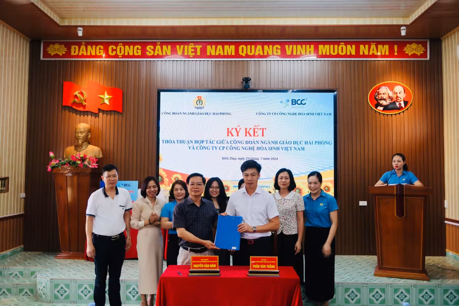 Lễ ký kết thỏa thuận hợp tác về triển khai chương trình phúc lợi đoàn viên.