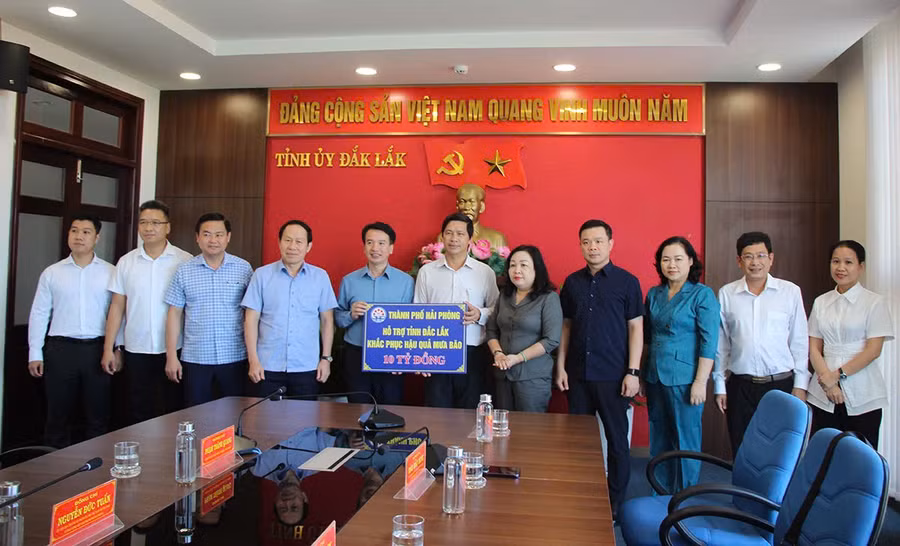 TP Hải Phòng hỗ trợ tỉnh Đắk Lắk 10 tỷ đồng để góp phần khắc phục những hậu quả do bão số 13 gây ra. 