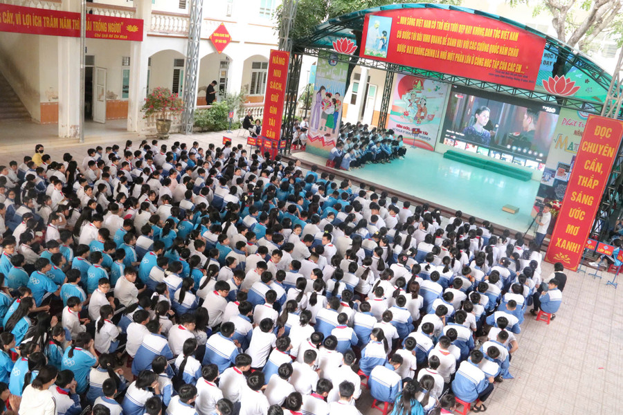 Đây là một hoạt động giáo dục lịch sử ý nghĩa cho học sinh. bac-son2.jpg