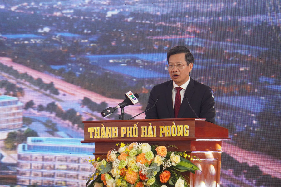 Ông Lê Anh Quân - Phó Chủ tịch Thường trực UBND TP Hải Phòng - phát biểu tại Lễ gắn biển công trình Trung tâm Chính trị - Hành chính thành phố và công trình Trung tâm Hội nghị - Biểu diễn thành phố. khanh-thanh.jpg