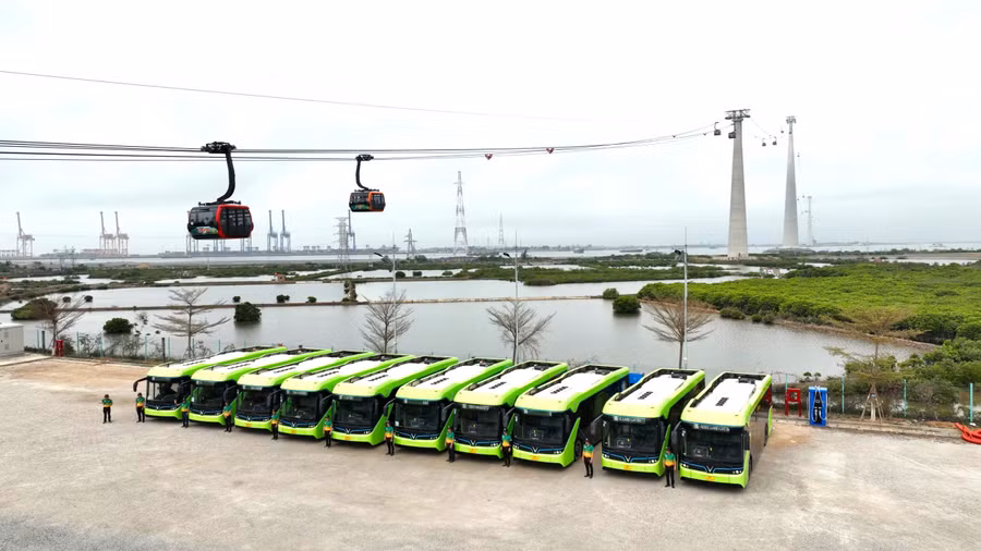 xe-dien-tuyen-ga-phu-long-vinh-trung-tam-xanh-island-van-hanh-tai-cat-ba-tu-184.jpg
