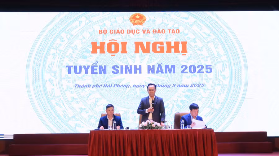 Thứ trưởng Hoàng Minh Sơn chủ trì Hội nghị công tác tuyển sinh năm 2025.