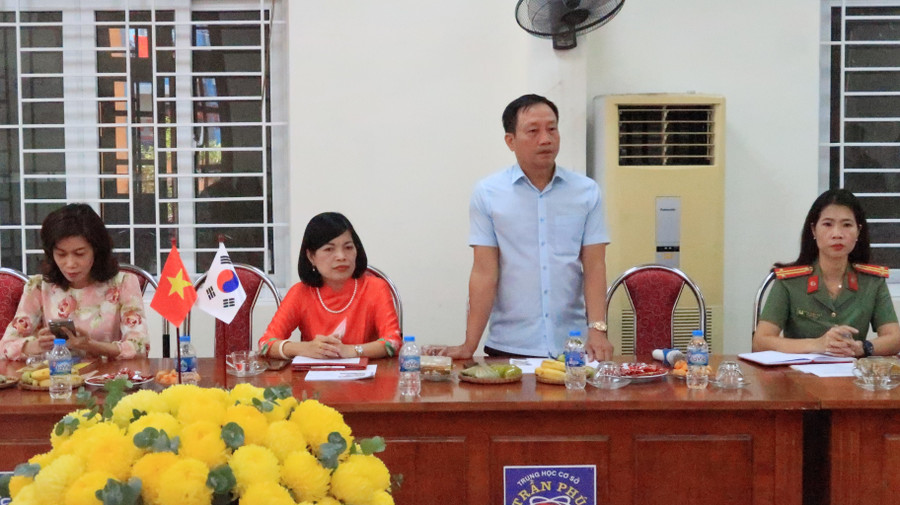 Ông Nguyễn Anh Thuấn, Trưởng phòng GDTX-CN và ĐH, Sở GD&ĐT Hải Phòng chia sẻ những thuận lợi, khó khăn triển khai dạy học tiếng Hàn tại địa phương. img-9402.jpg