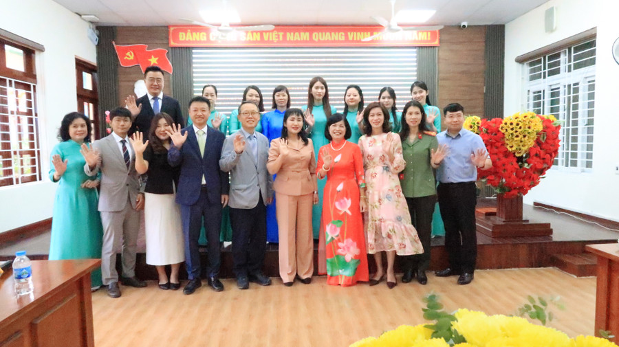 Đại biểu tham dự chương trình làm việc cùng chụp hình lưu niệm. img-9421.jpg