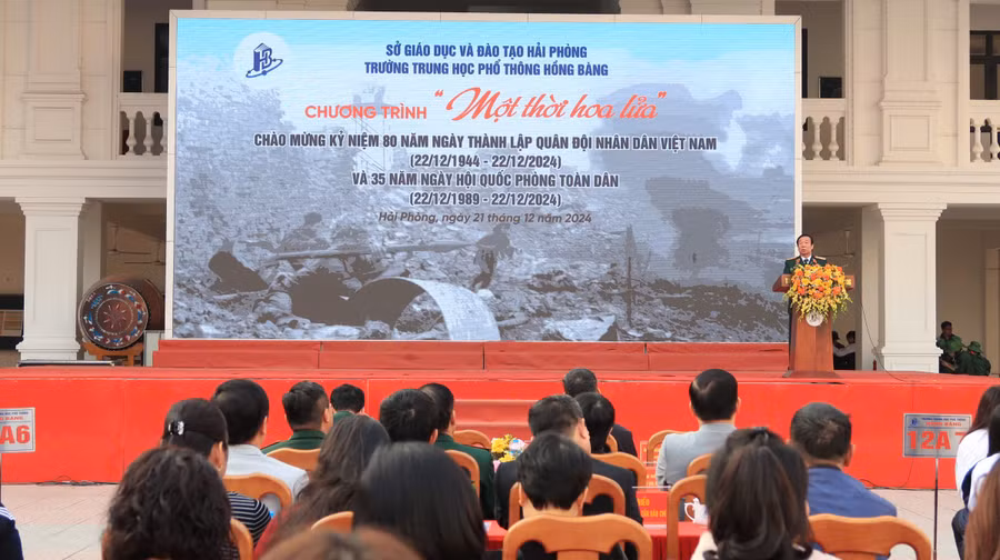 Chương trình "Một thời hoa lửa" chiều 21/12 tại Trường THPT Hồng Bàng.