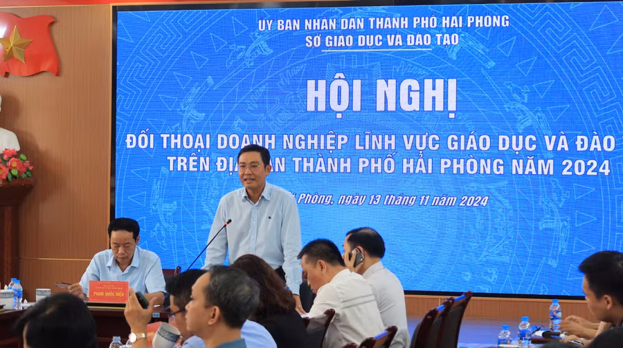 Ông Bùi Văn Kiệm - Giám đốc Sở GD&ĐT Hải Phòng chủ trì hội nghị.