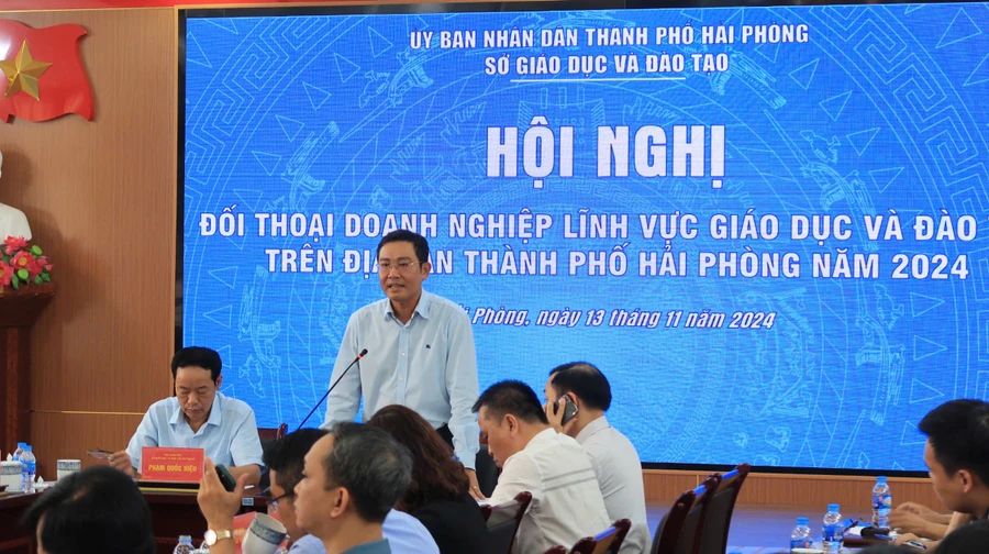 Ông Bùi Văn Kiệm - Giám đốc Sở GD&ĐT Hải Phòng chủ trì hội nghị.