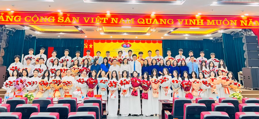 Sự kiện có ý nghĩa đặc biệt, thể hiện kết quả nổi bật trong công tác phát triển Đảng Trường THPT Ngô Quyền.
