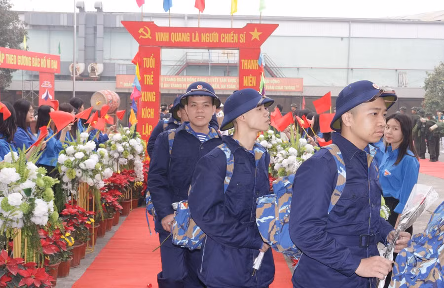 Lễ giao nhận quân trên địa bàn Hải Phòng diễn ra an toàn, ấm áp.