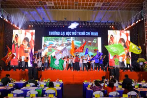 Tiết mục văn nghệ tại lễ khai giảng năm học mới của Trường ĐH Mở TPHCM.