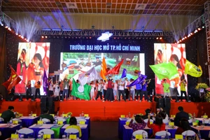 Tiết mục văn nghệ tại lễ khai giảng năm học mới của Trường ĐH Mở TPHCM.