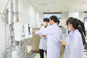 Sinh viên Đại học Cần Thơ trong giờ thực hành. Ảnh: CTU