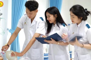 Sinh viên Trường Cao đẳng Đại Việt Sài Gòn trong một giờ học thực hành. 