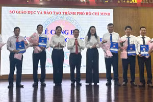 Lãnh đạo Sở GD&ĐT TPHCM trao quyết định bổ nhiệm Hiệu trưởng, Hiệu phó.
